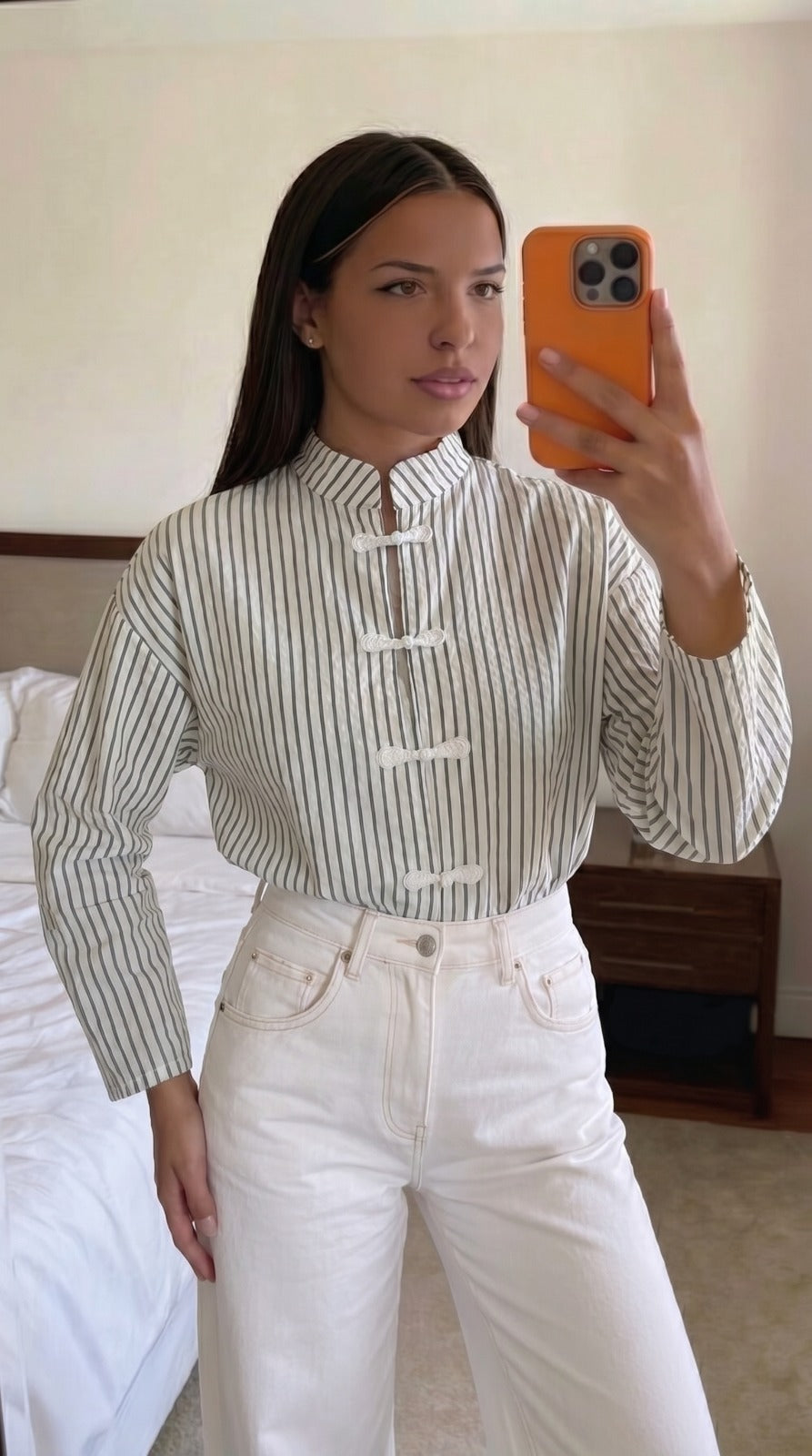 Chemise rayures jaune boutons tressés blancs femme vue face