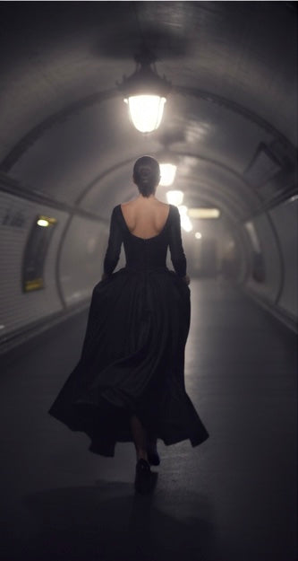 INTERDIT D’AIMER — Floral Blanc & Bois Sombres