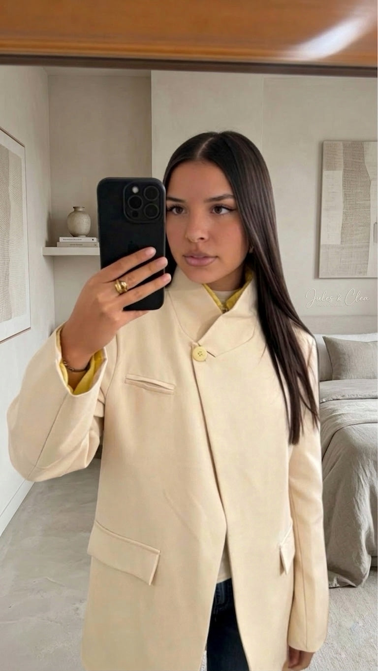 Blazer minimaliste femme coupe moderne élégance bureau soirée