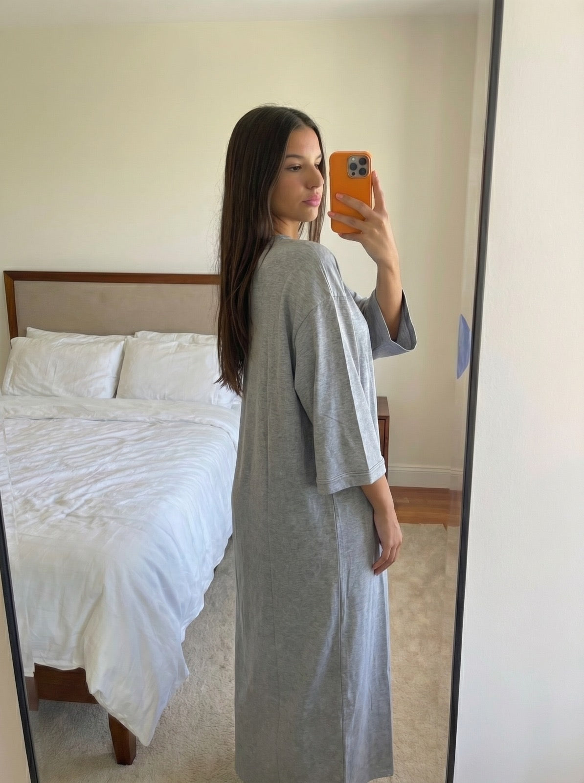 Robe oversize femme blanche manches longues profil