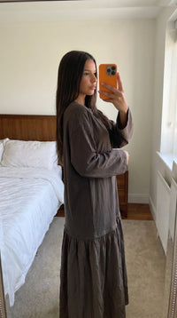 Robe Longue Oversize Volantée Femme – Confort & Tendance