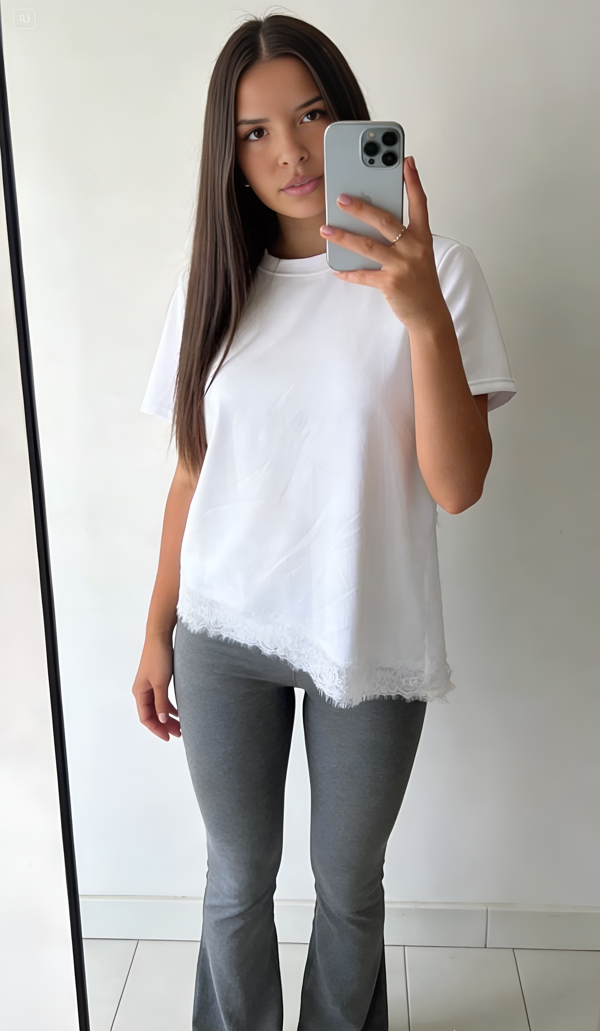 Haut dentelle fluide femme beige encolure ronde détail bas