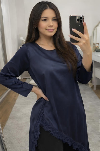 Abaya satin nude asymétrique & dentelle – Dos cintré ajustable