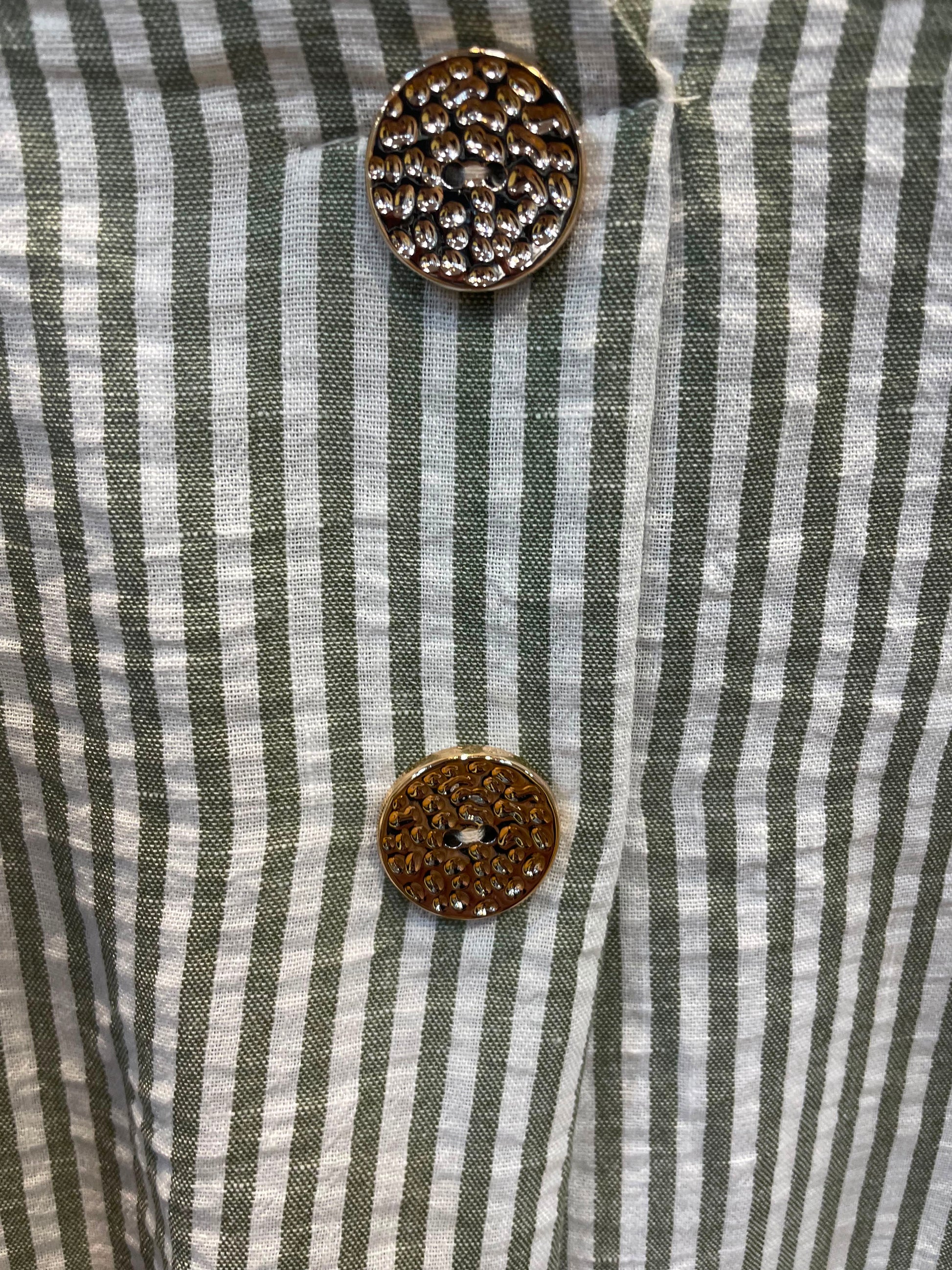 Ensemble rayé bleu femme – détail haut boutonné rayures blanc et bleu | INES CONCEPT STORE
