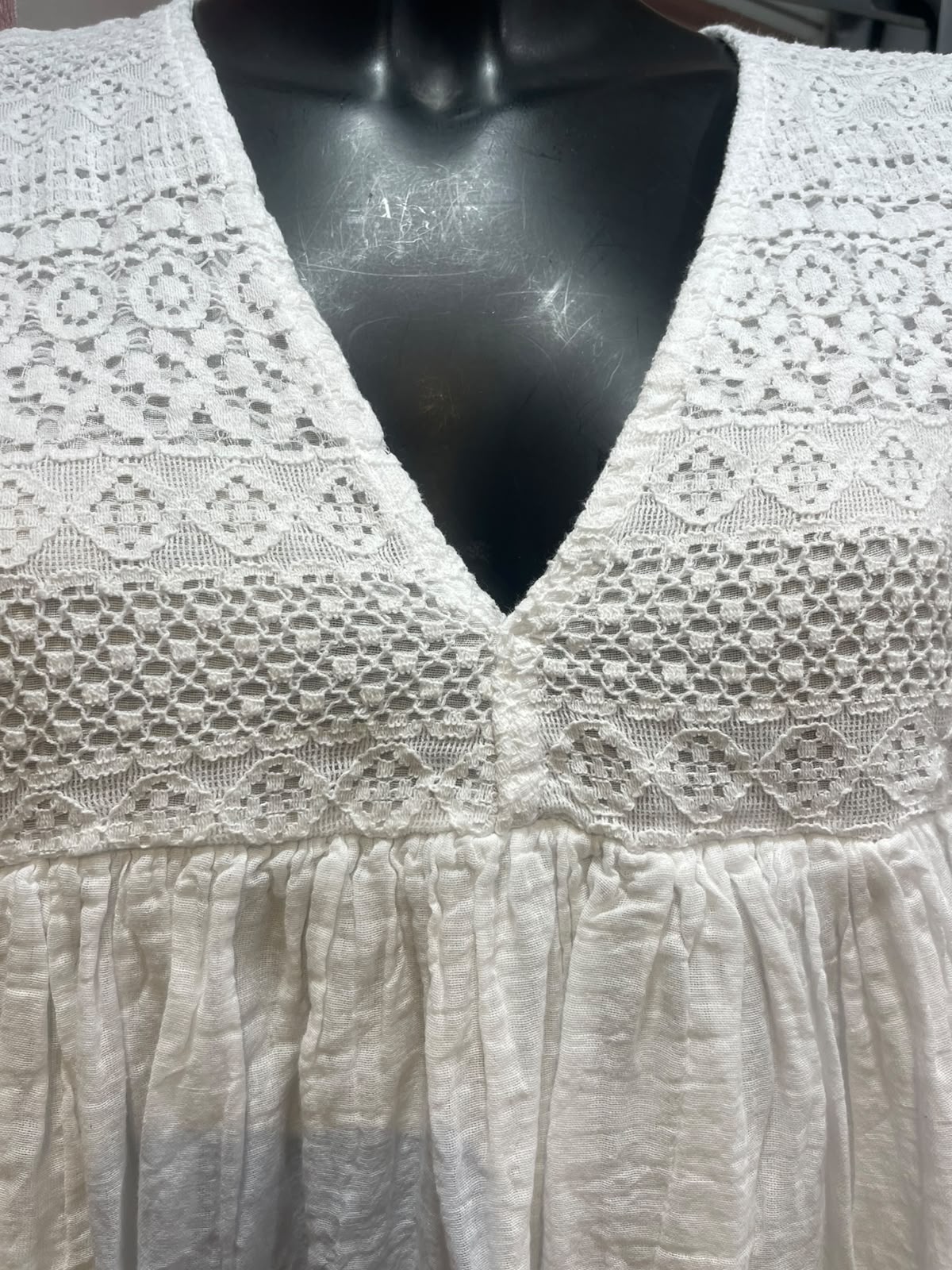 Robe bohème rouge voile de coton femme – détail dentelle