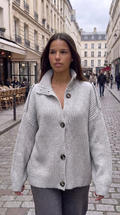Gilet oversize maille douce femme porté au quotidien
