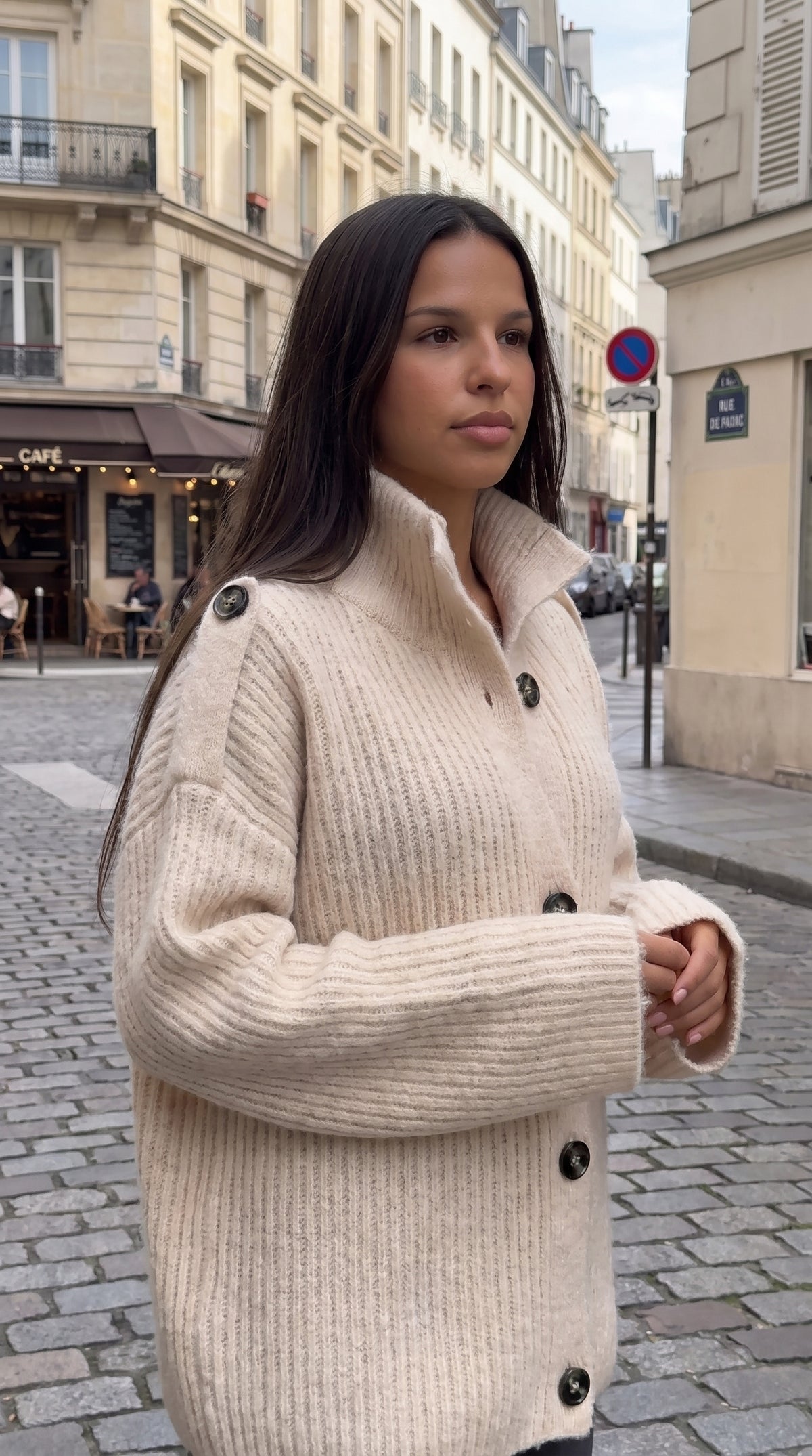Gilet oversize maille douce femme porté ouvert