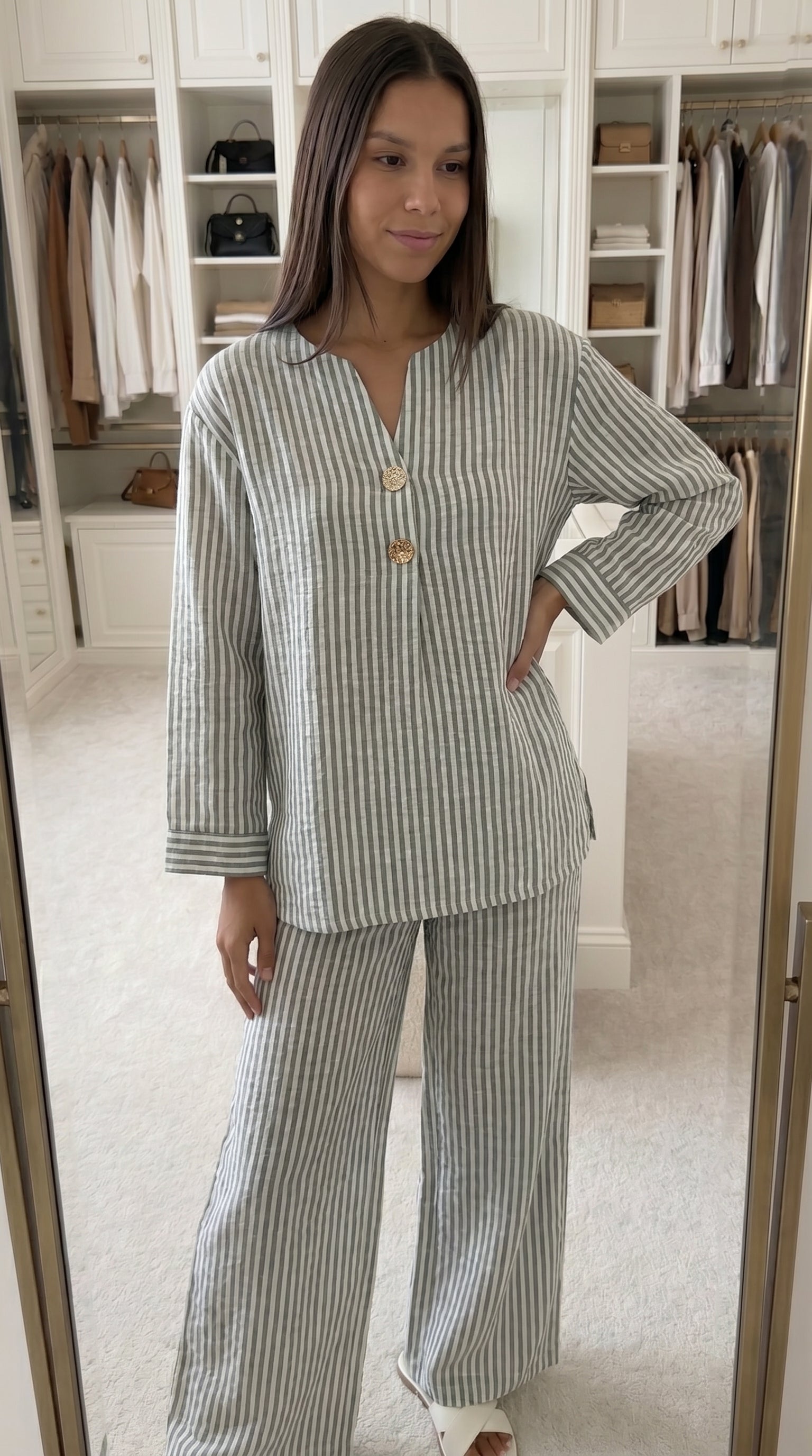 Ensemble rayé femme oversize bleu – vue de face haut boutonné et pantalon ample | INES CONCEPT STORE
